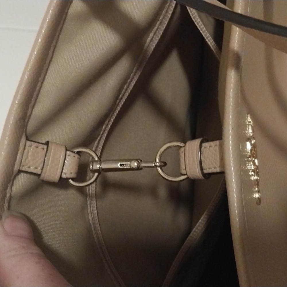 Lg Coach Tote - Picture 12 of 15